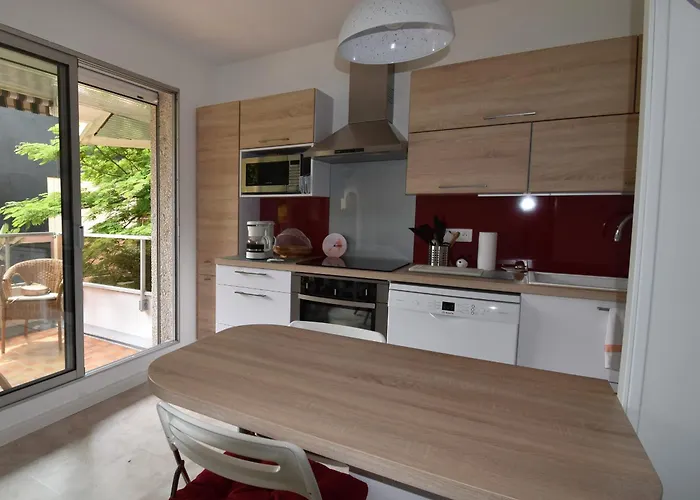 A Proche Et Centre - Fr-1-420-79 *